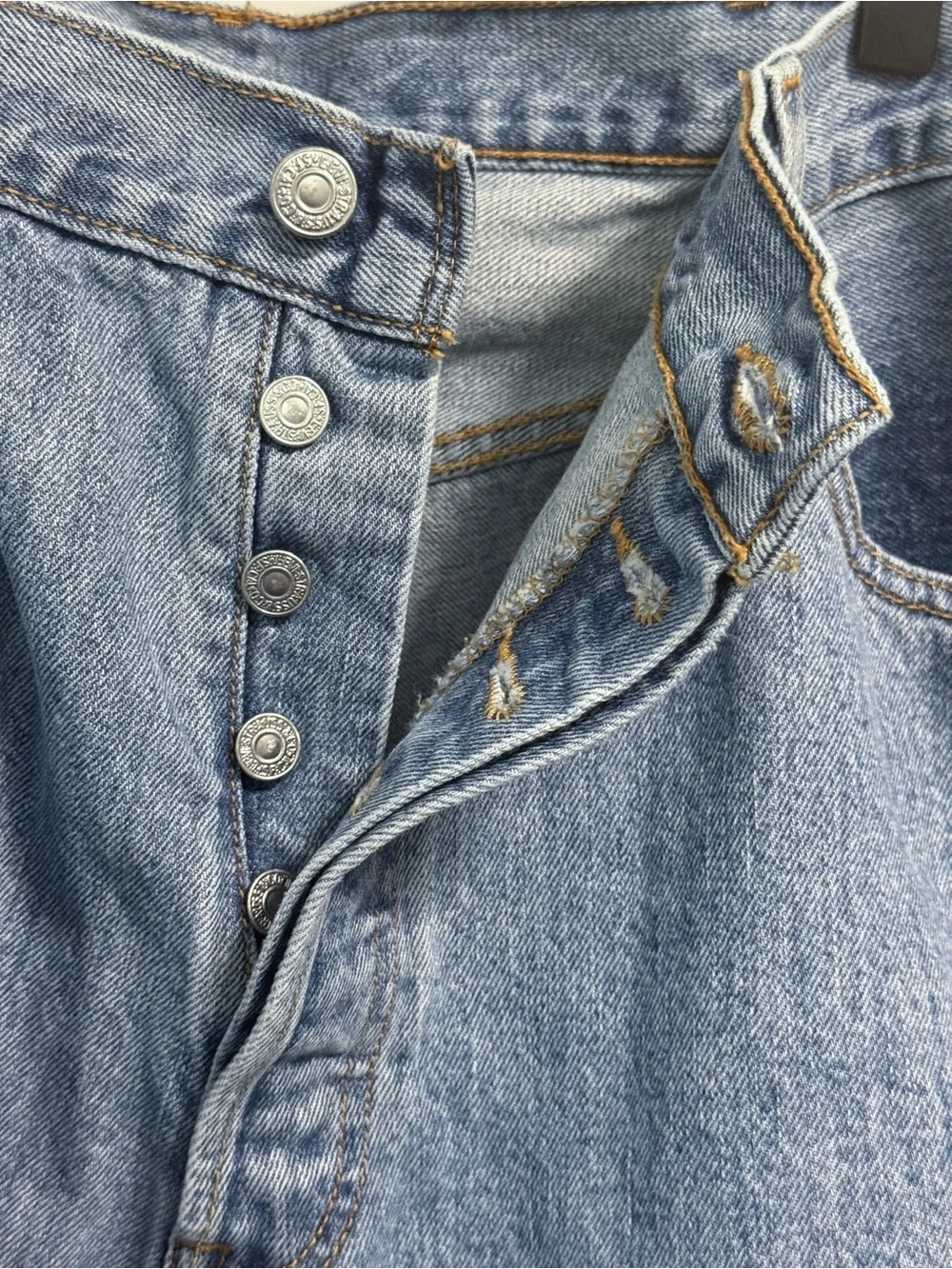 Levi’s 501 Men’s Jeans W40 L32 Button Fly Straight Leg Faded Blue
